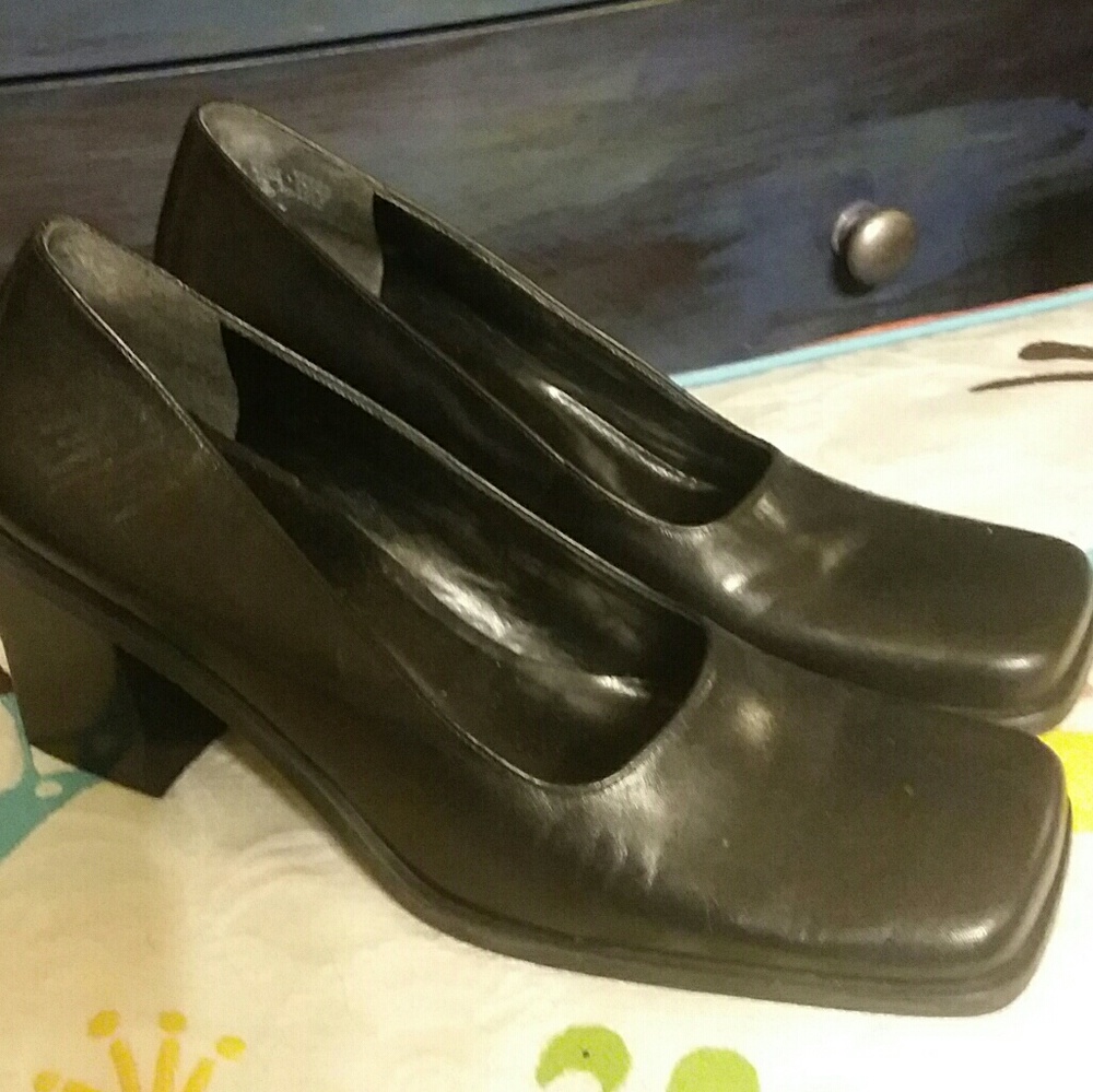 enzo angiolini black size 7 basic heel
